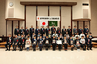 令和7年度表彰式の集合写真（児童の部）